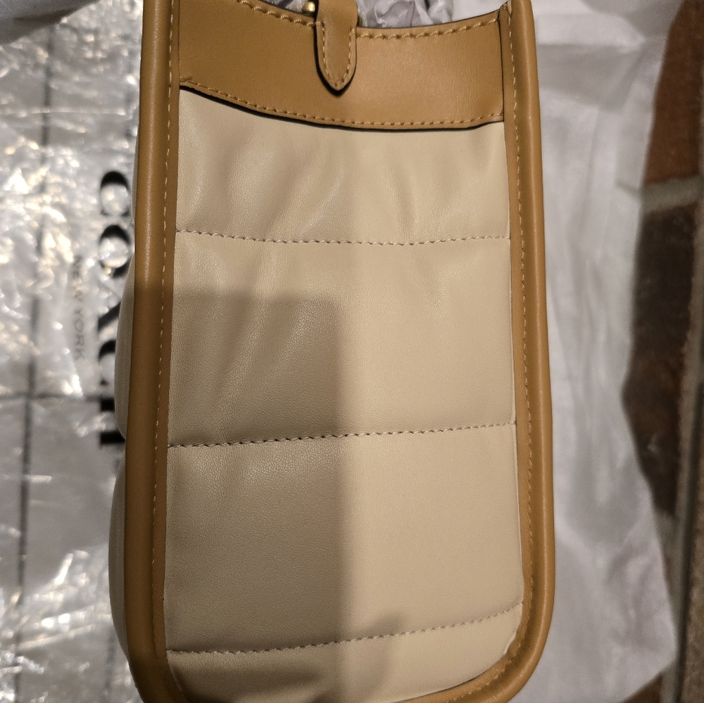 NWT Coach Field Tote 22 With Colorblock Ivory Multi Leather and Coach Badge - Picture 5 of 11